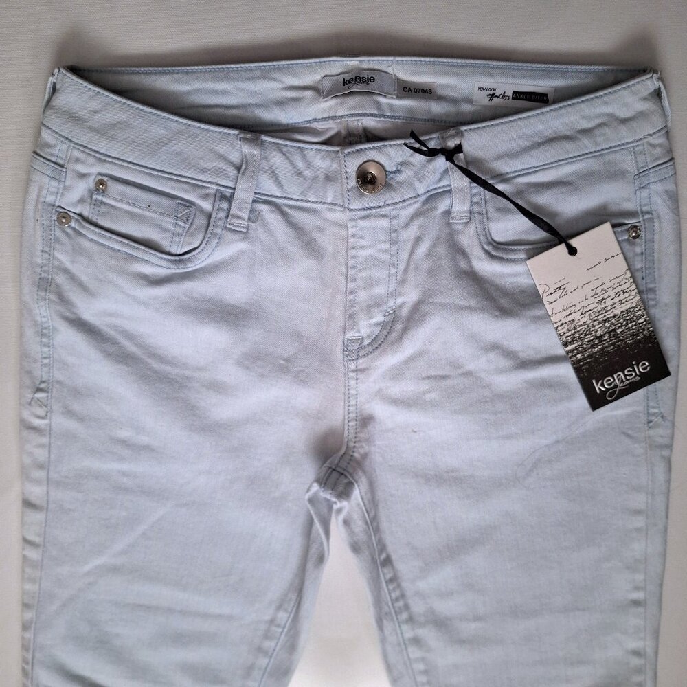 Kensie Narrow Leg Jeans Size 28 NWT